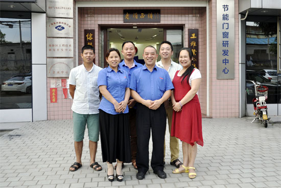 老賴(lài)不賴(lài)門(mén)窗：一日三店，再創(chuàng  )佳績(jì)