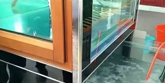 一扇“滴水不漏”的好門窗,究竟是如何做到的?