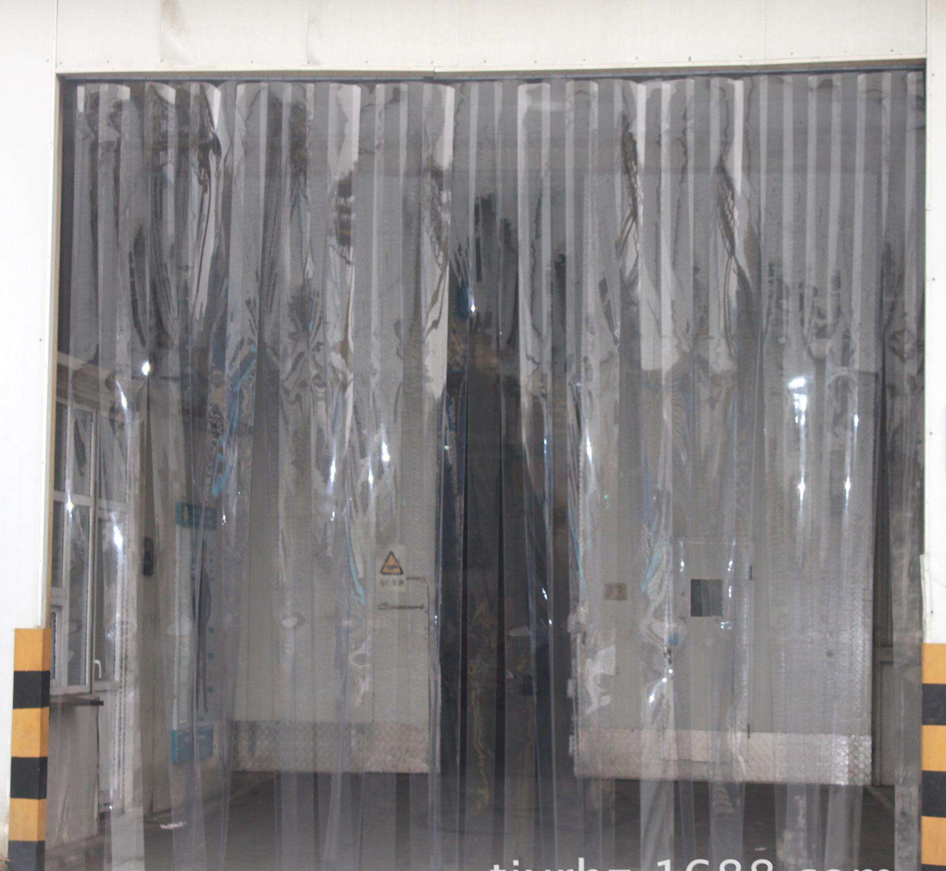 現(xiàn)在還有人用塑料門簾嗎?有,用處還不少!