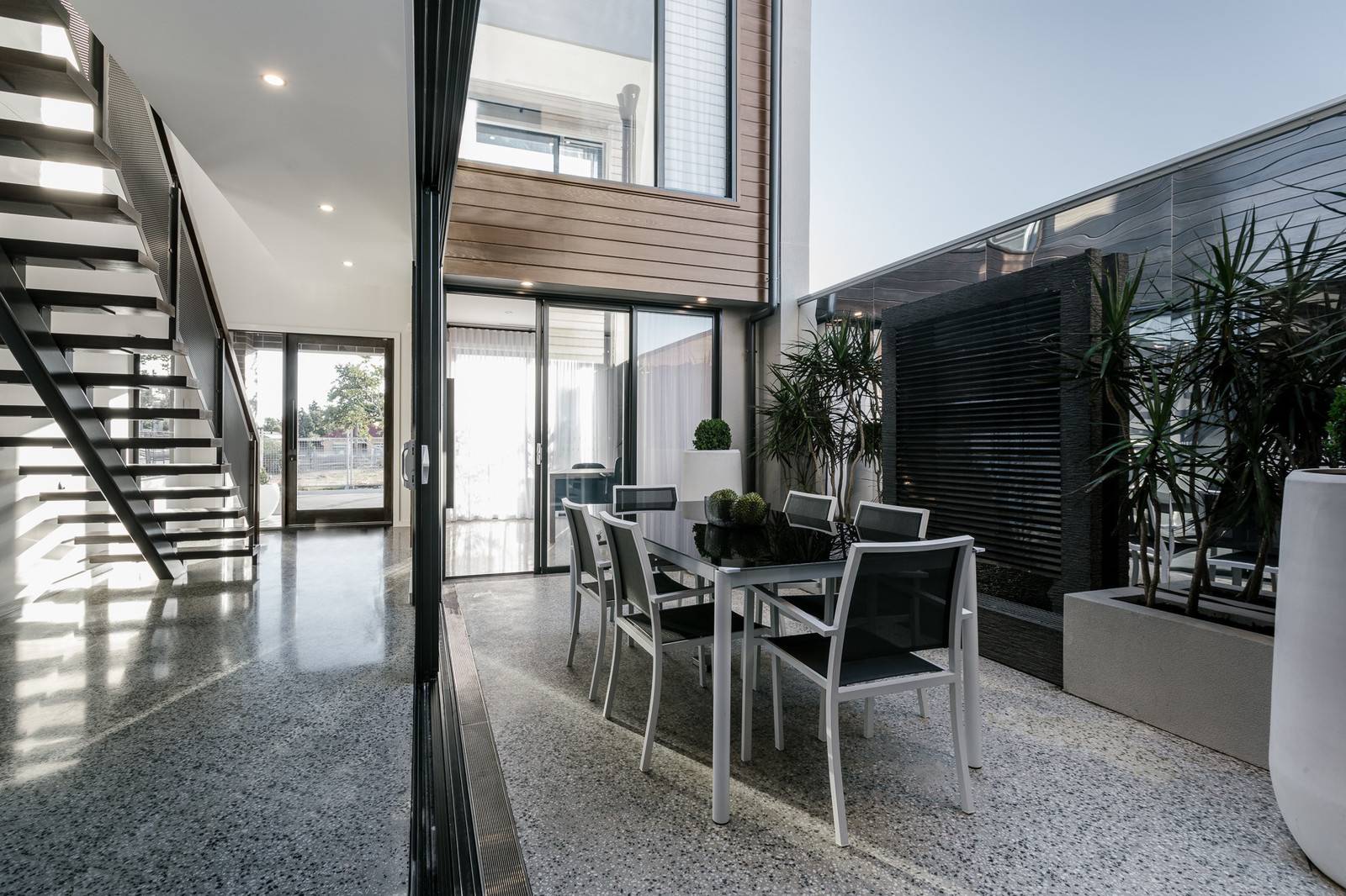 門窗一線品牌提醒你,門窗改造這些坑,千萬別掉!