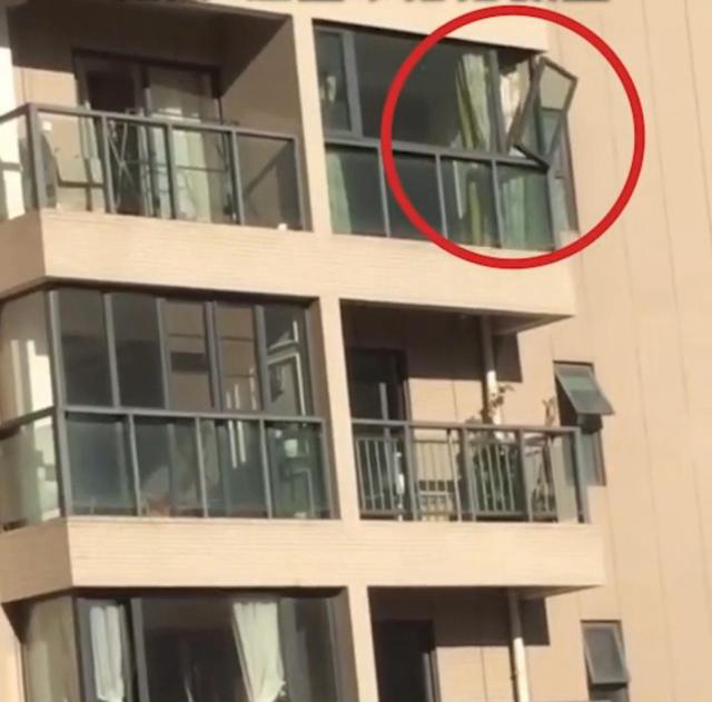 門窗高空墜落事故頻發(fā),誰來保障安全?