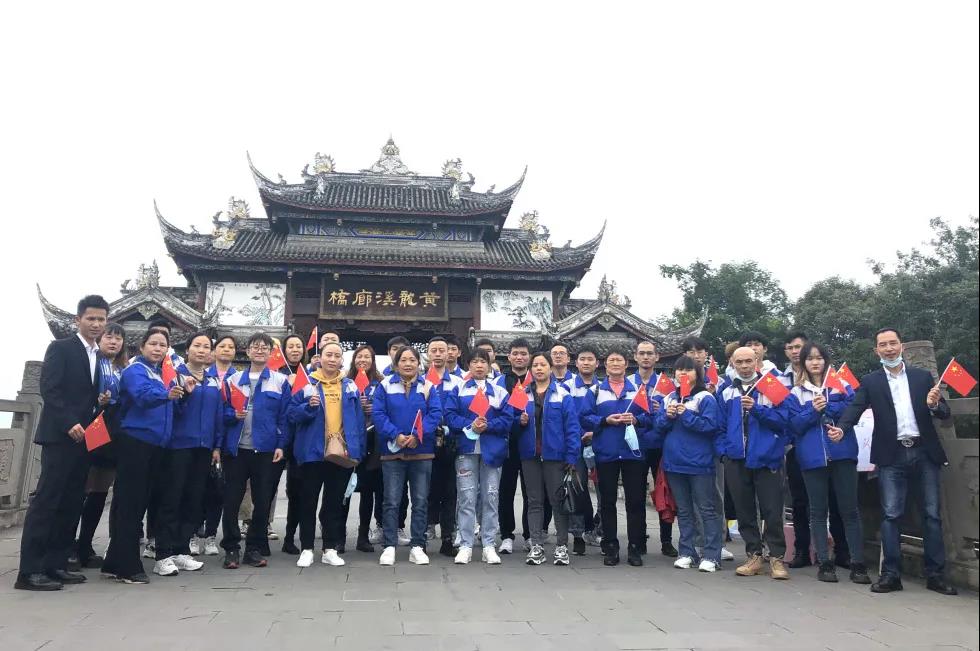 努力工作，快樂(lè )生活丨老賴(lài)不賴(lài)門(mén)窗戶(hù)外團建活動(dòng)圓滿(mǎn)結束